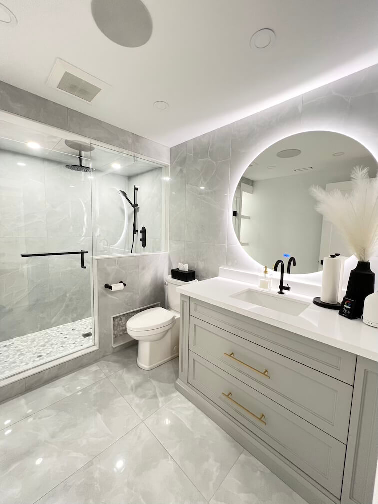 Washroom at Lash Layer and Brow Boutique – stylish, clean, and inviting for clients, located in Pickering Ontario,close to Ajax