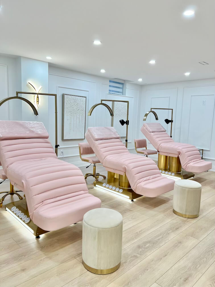 Pink and cozy lash salon in Pickering – where beauty meets relaxation.